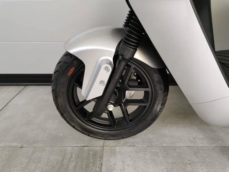 Yadea G5S (2022 - 26) (7)