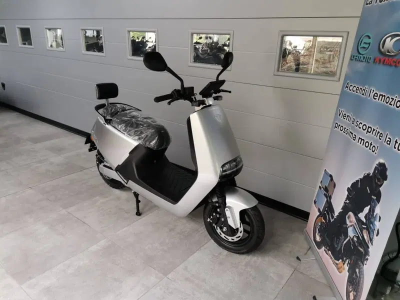 Yadea G5S (2022 - 26) (10)