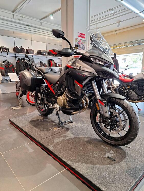 Ducati Multistrada V4 S Grand Tour (2024)