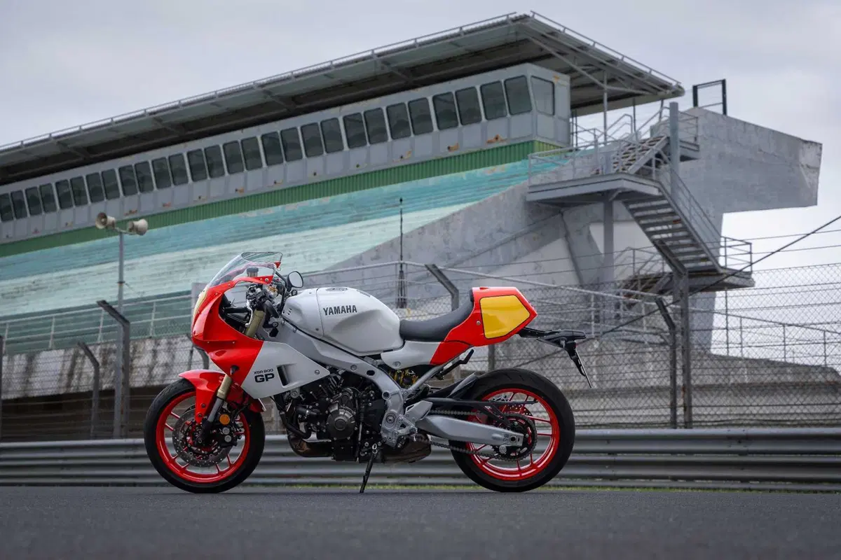 Yamaha XSR 900 GP TEST: ritorno alla "Golden Age" [VIDEO & GALLERY] (9)
