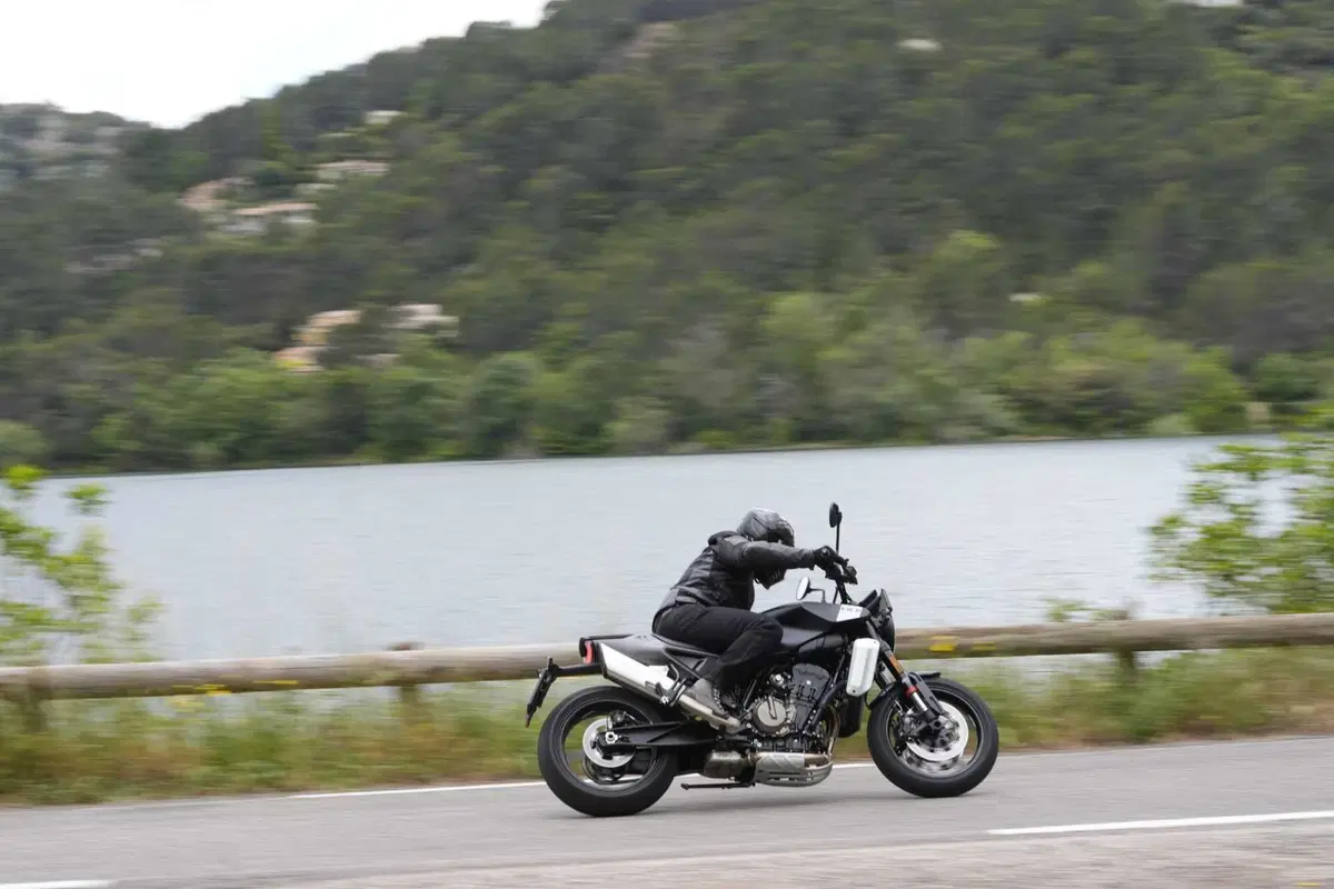 Husqvarna Svartpilen 801, la prova su strada. Pro e contro! [VIDEO E GALLERY] (6)
