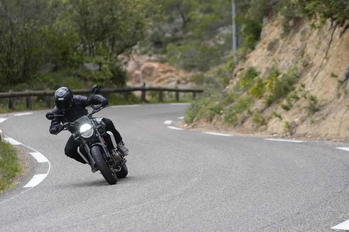 Husqvarna Svartpilen 801, la prova su strada. Pro e contro! [VIDEO E GALLERY] (8)