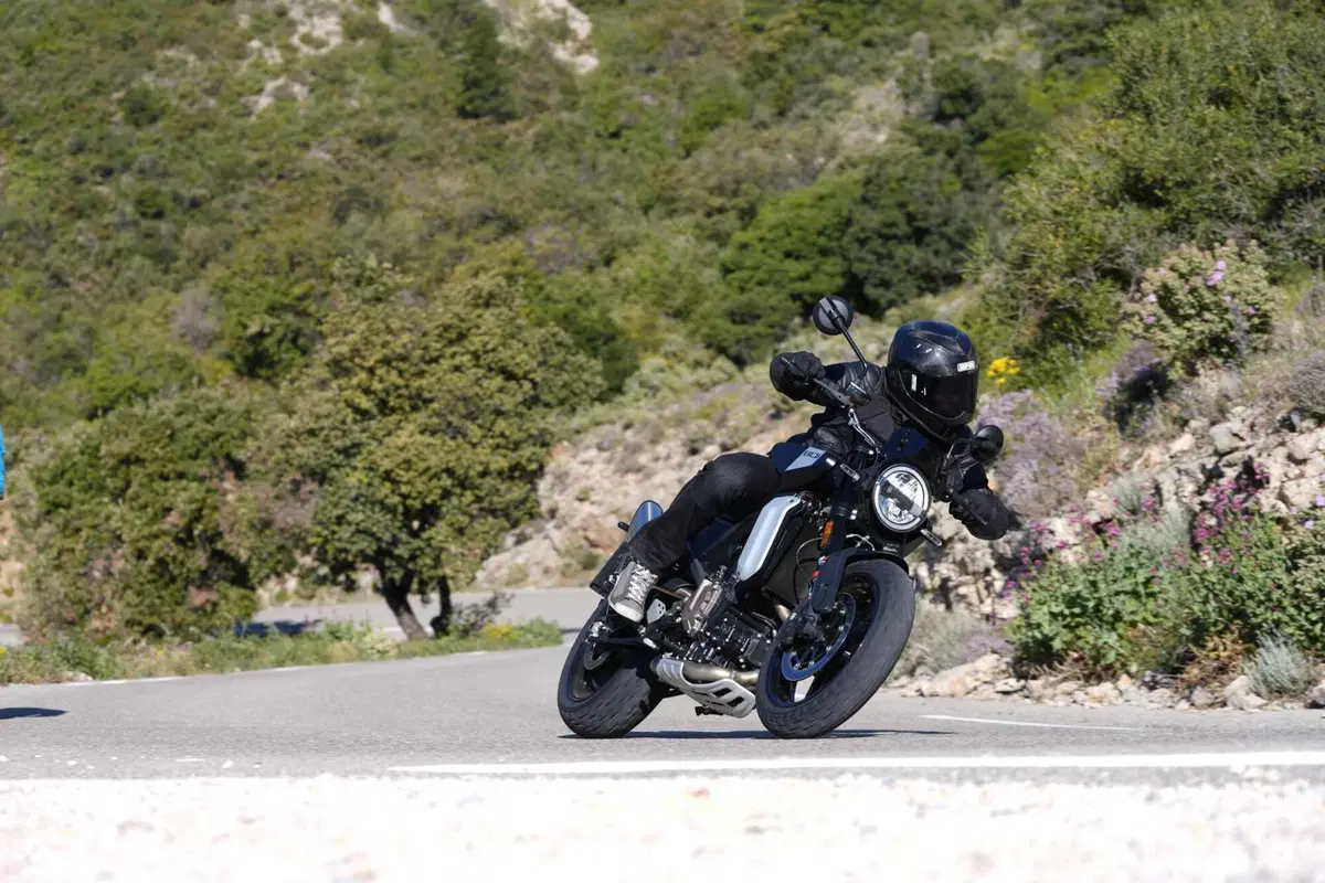 Husqvarna Svartpilen 801, la prova su strada. Pro e contro! [VIDEO E GALLERY] (9)