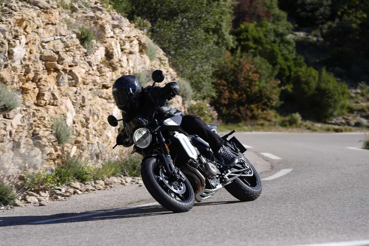 Husqvarna Svartpilen 801, la prova su strada. Pro e contro! [VIDEO E GALLERY] (12)