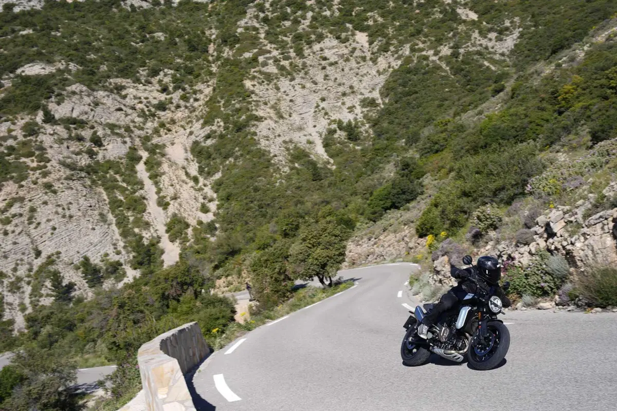 Husqvarna Svartpilen 801, la prova su strada. Pro e contro! [VIDEO E GALLERY] (13)