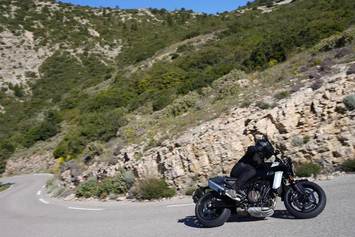 Husqvarna Svartpilen 801, la prova su strada. Pro e contro! [VIDEO E GALLERY] (14)