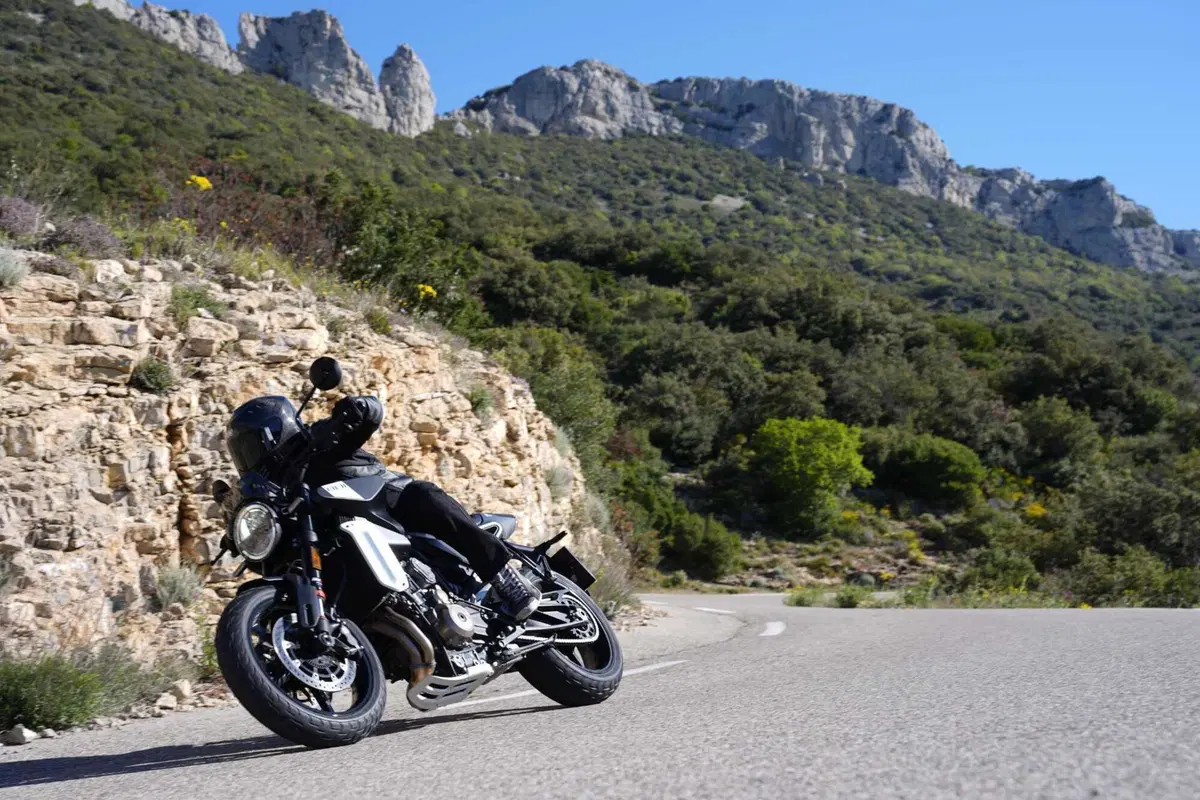 Husqvarna Svartpilen 801, la prova su strada. Pro e contro! [VIDEO E GALLERY] (15)