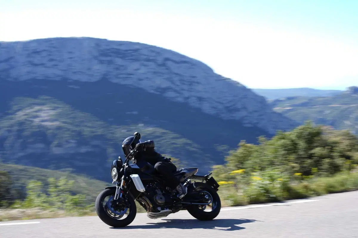 Husqvarna Svartpilen 801, la prova su strada. Pro e contro! [VIDEO E GALLERY] (16)