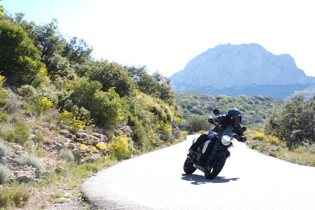 Husqvarna Svartpilen 801, la prova su strada. Pro e contro! [VIDEO E GALLERY] (17)