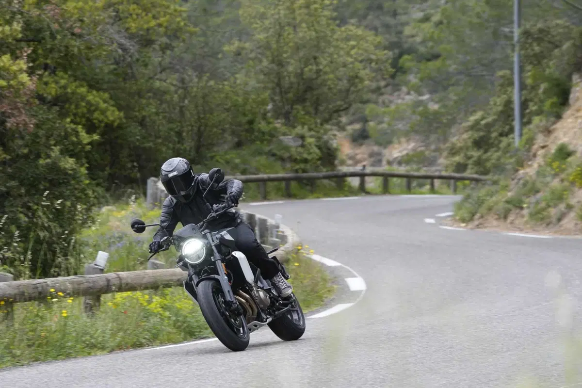 Husqvarna Svartpilen 801, la prova su strada. Pro e contro! [VIDEO E GALLERY] (18)