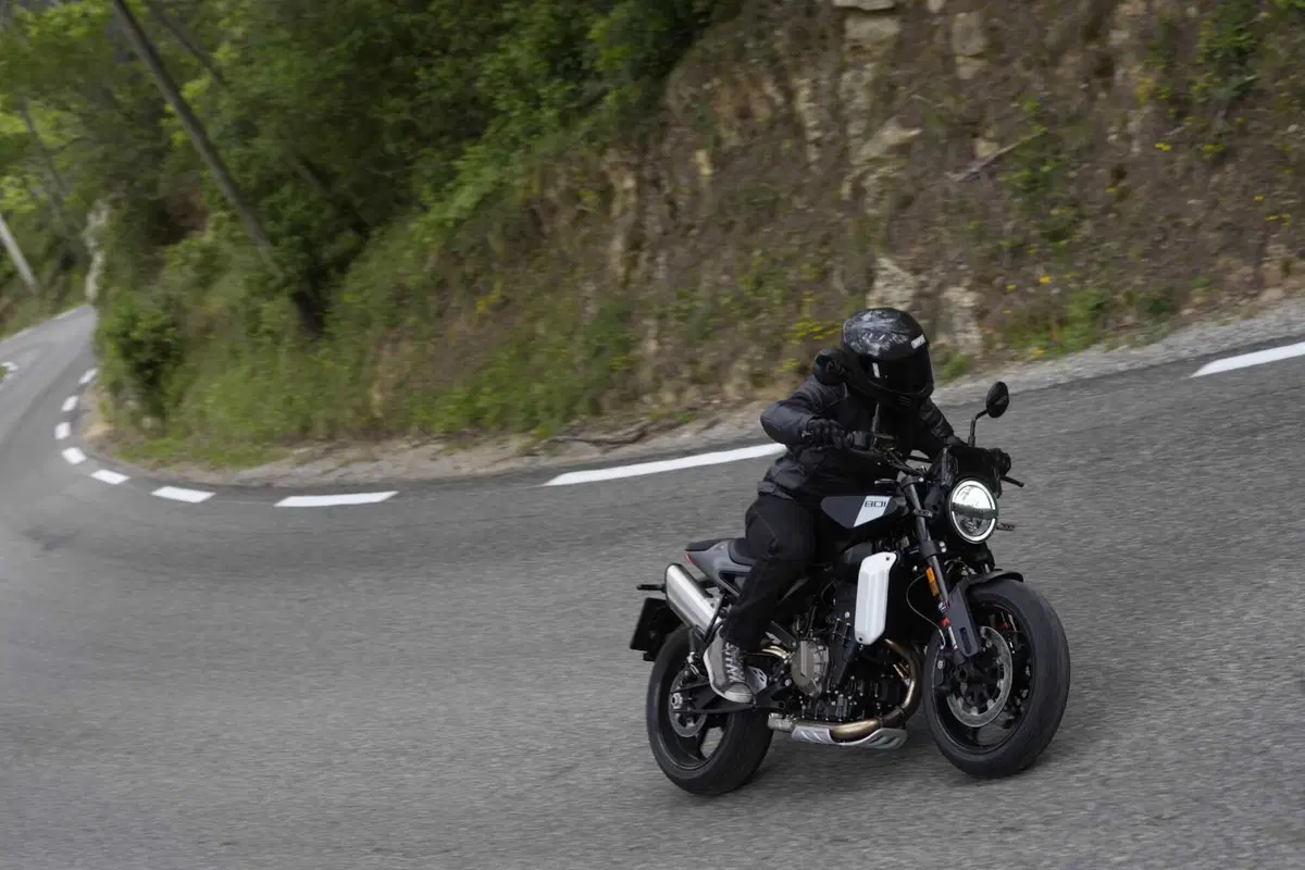 Husqvarna Svartpilen 801, la prova su strada. Pro e contro! [VIDEO E GALLERY] (20)