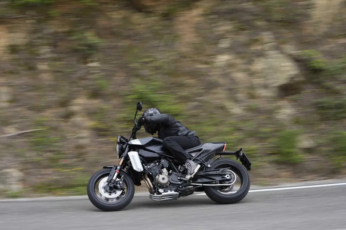 Husqvarna Svartpilen 801, la prova su strada. Pro e contro! [VIDEO E GALLERY] (21)