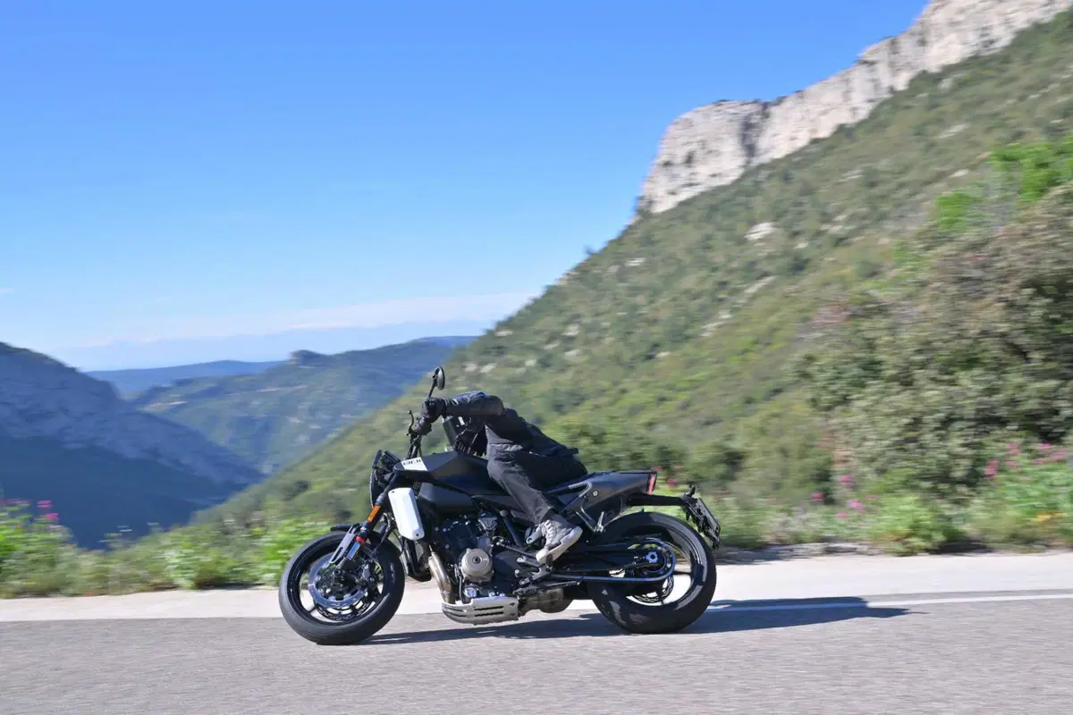 Husqvarna Svartpilen 801, la prova su strada. Pro e contro! [VIDEO E GALLERY] (22)