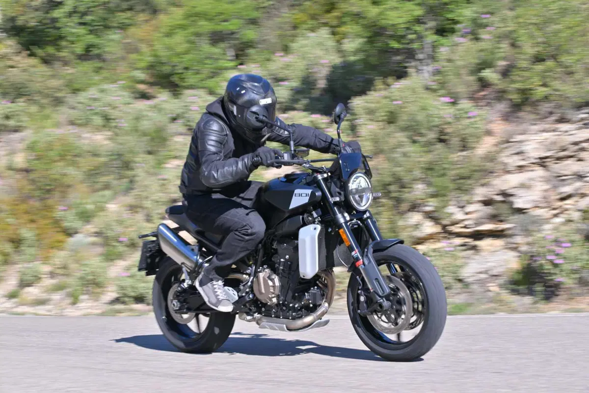 Husqvarna Svartpilen 801, la prova su strada. Pro e contro! [VIDEO E GALLERY] (23)