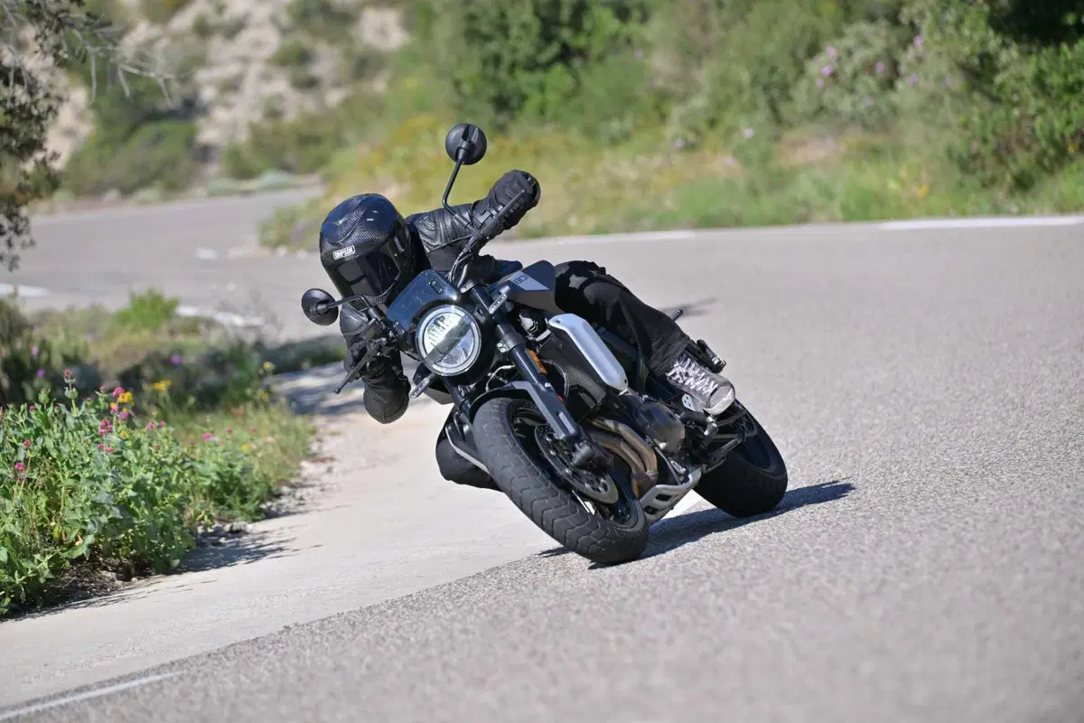 Husqvarna Svartpilen 801, la prova su strada. Pro e contro! [VIDEO E GALLERY] (24)