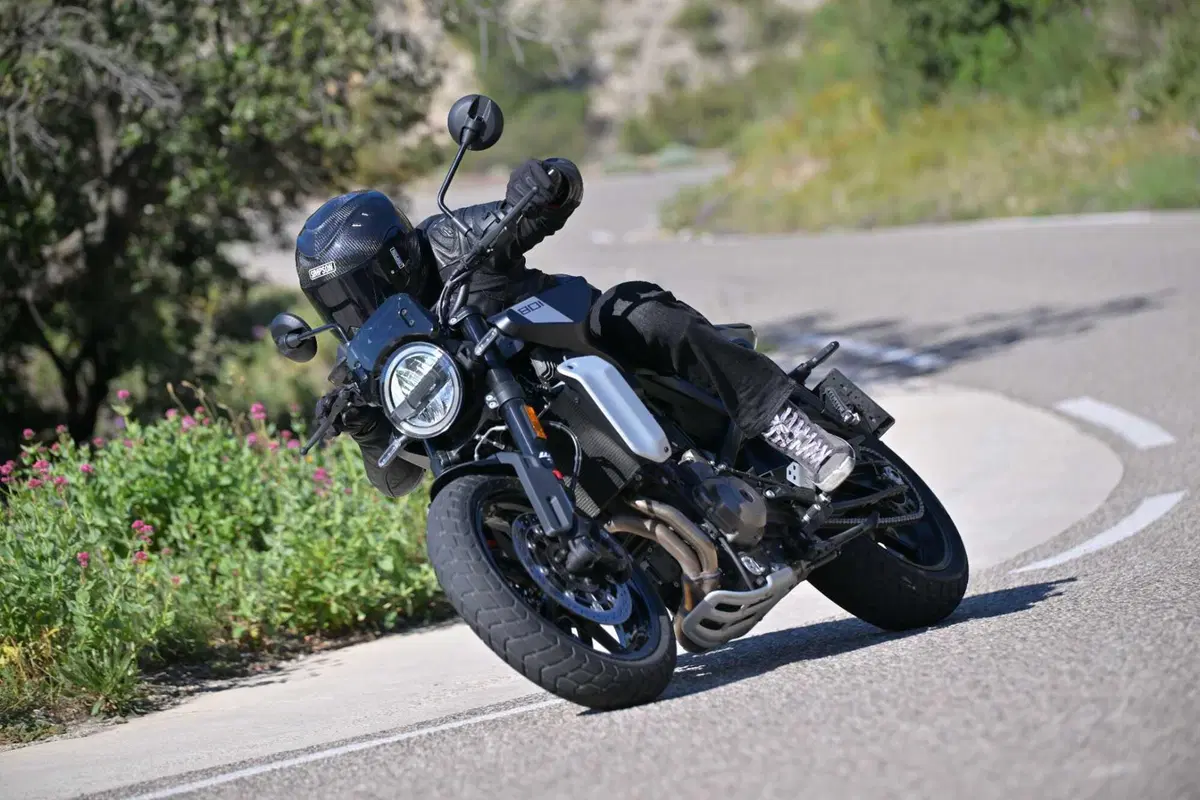 Husqvarna Svartpilen 801, la prova su strada. Pro e contro! [VIDEO E GALLERY] (25)