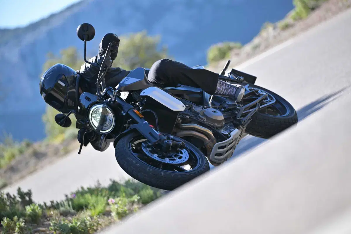 Husqvarna Svartpilen 801, la prova su strada. Pro e contro! [VIDEO E GALLERY] (28)