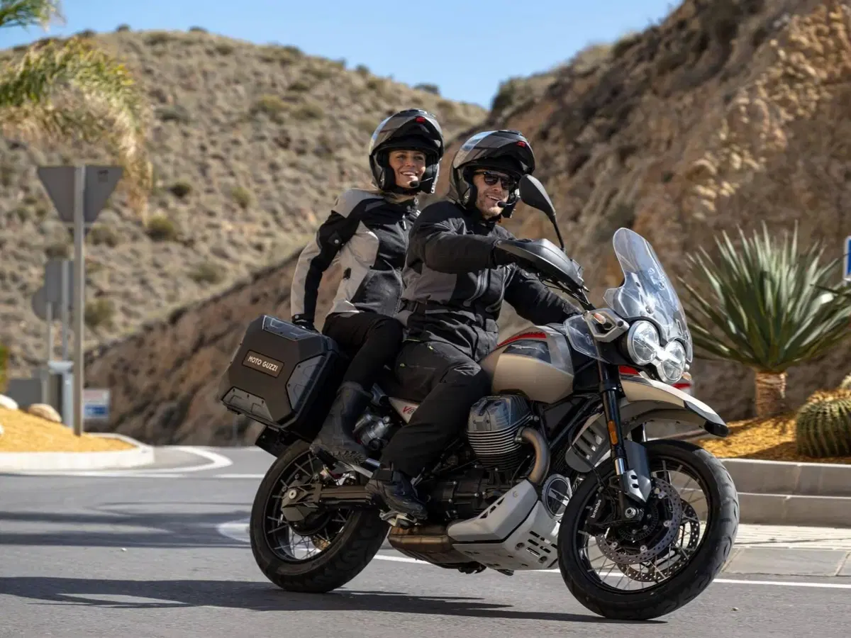 Moto Guzzi V85 TT Travel (2024 - 26)