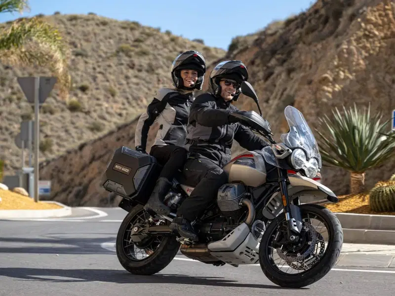 Moto Guzzi V85 TT Travel (2024 - 26)