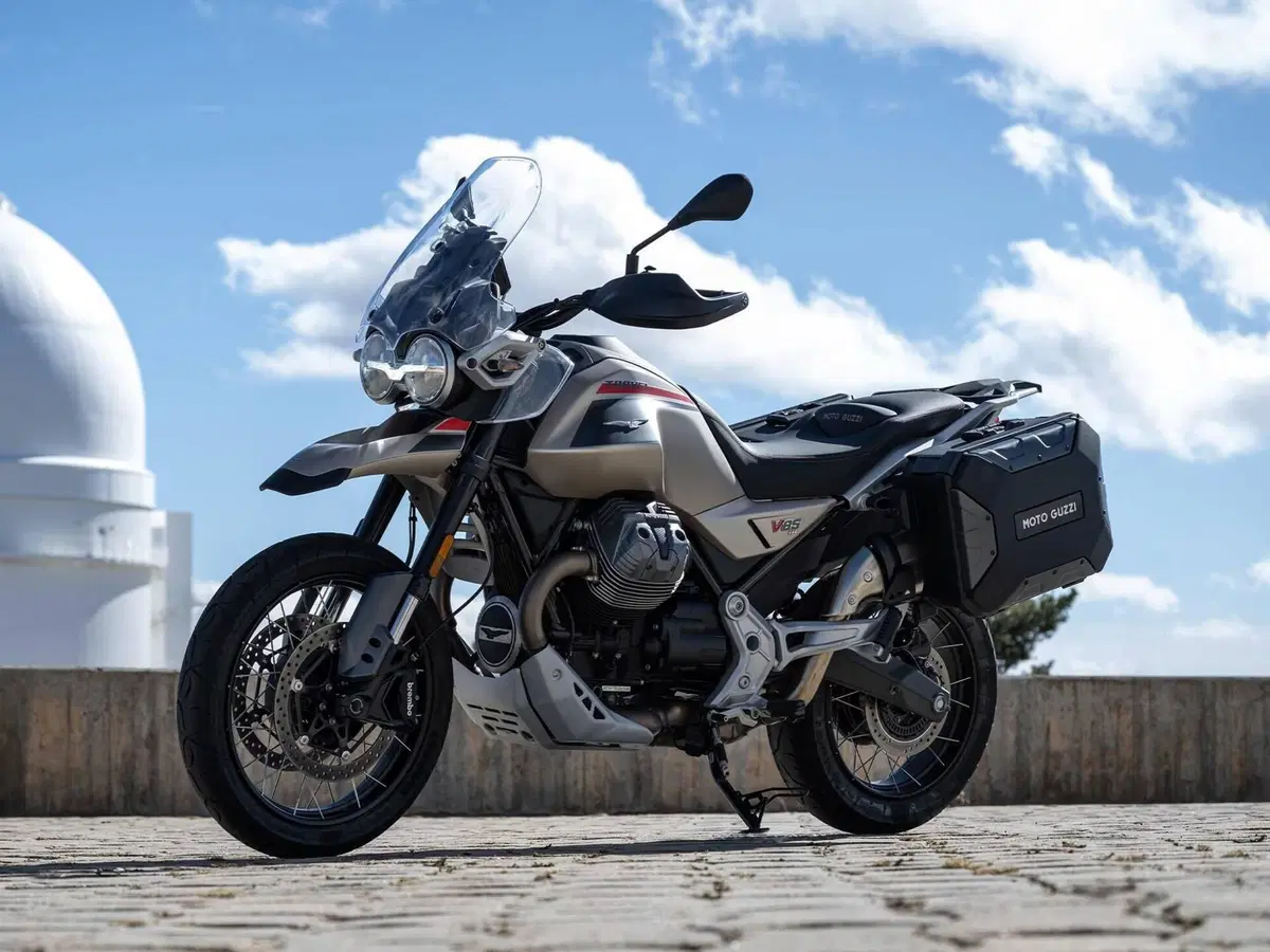 Moto Guzzi V85 TT Travel (2024 - 26) (2)