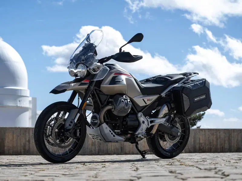 Moto Guzzi V85 TT Travel (2024 - 26) (2)
