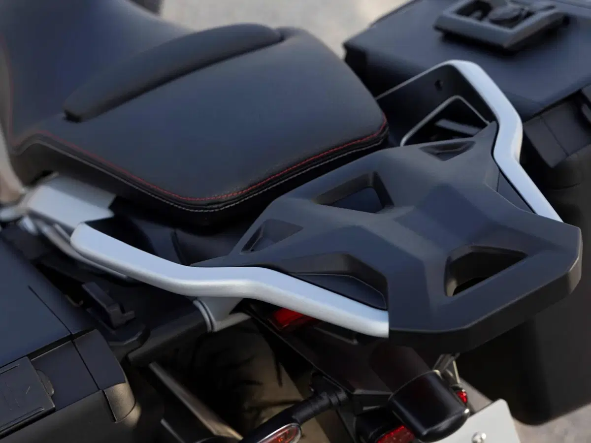 Moto Guzzi V85 TT Travel (2024 - 26) (3)