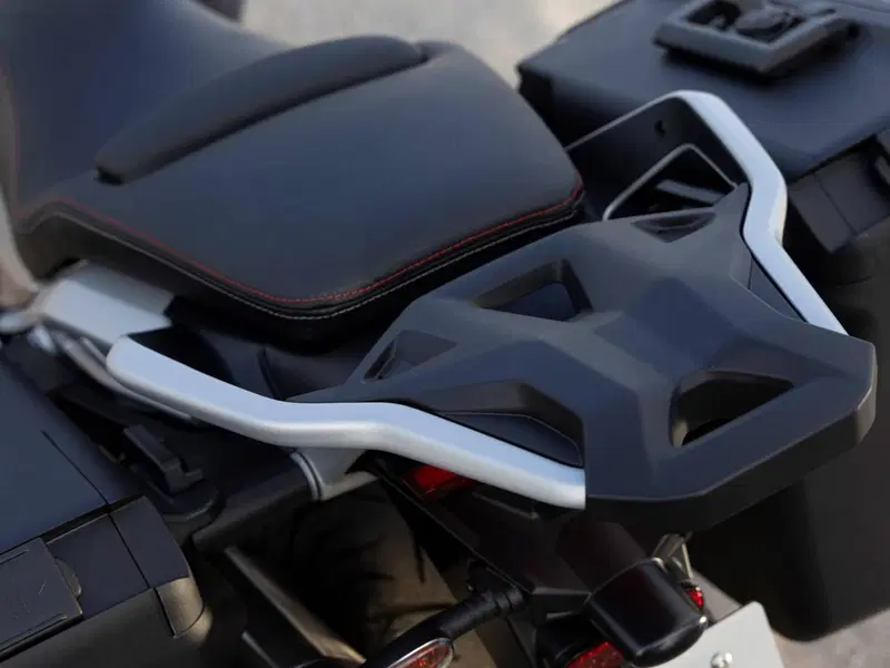 Moto Guzzi V85 TT Travel (2024 - 26) (3)