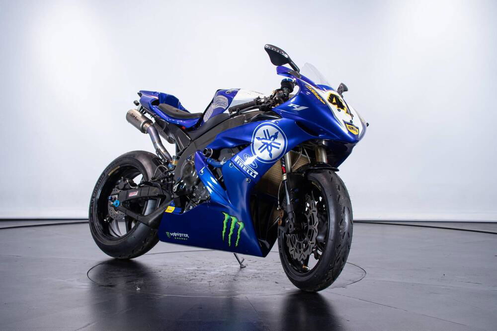 Yamaha R1 CORSA (3)