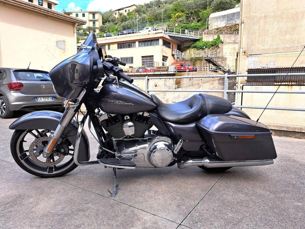 Harley-Davidson 1690 Street Glide (2011 - 13) - FLHX (2)