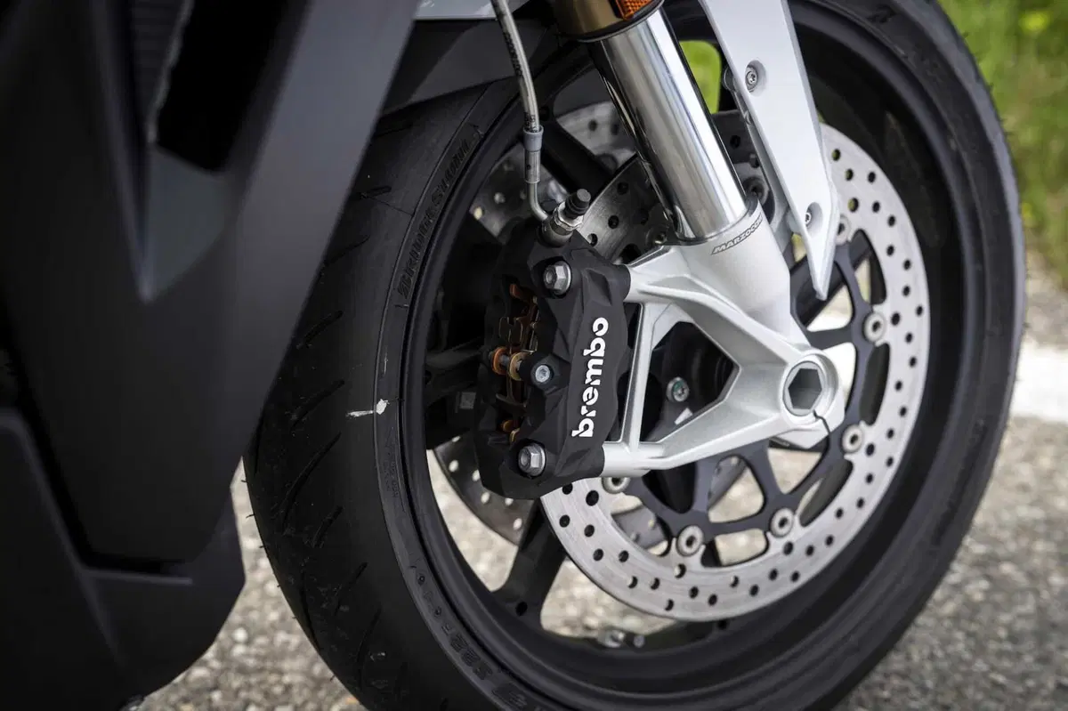 BMW S 1000 XR: Turismo Superbike! (5)
