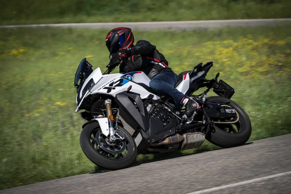 BMW S 1000 XR: Turismo Superbike!