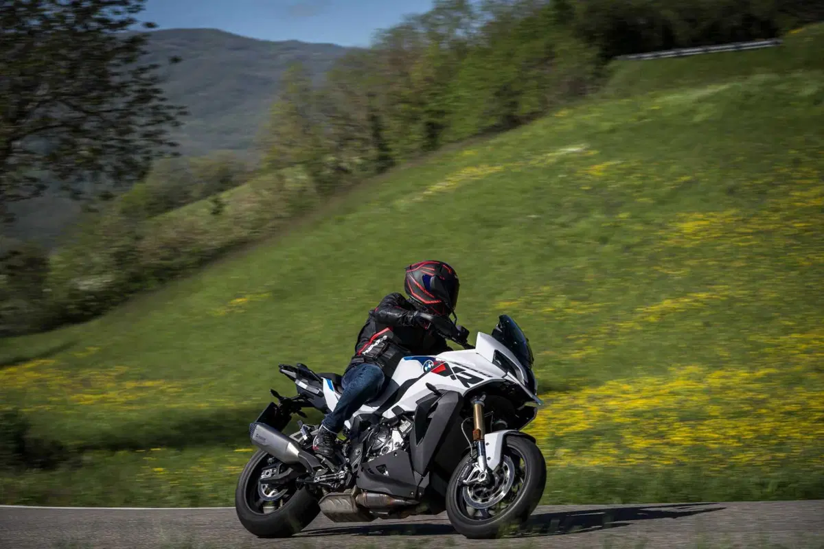 BMW S 1000 XR: Turismo Superbike! (2)