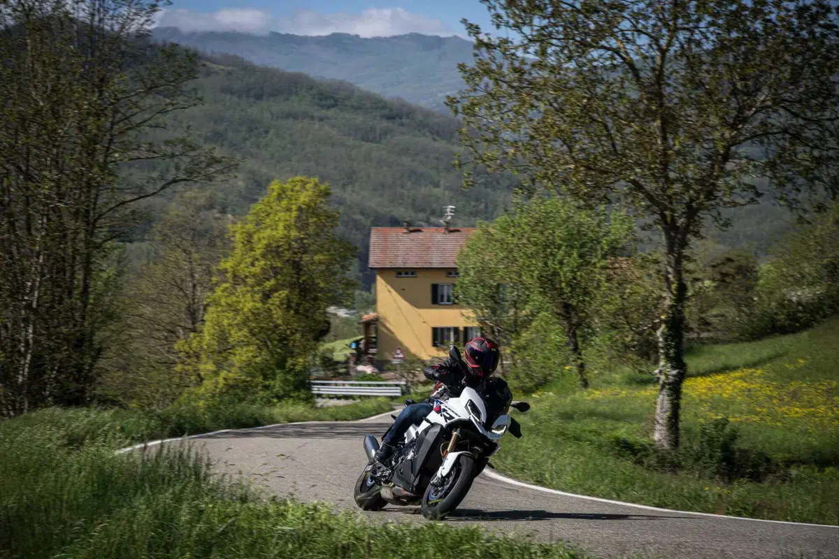 BMW S 1000 XR: Turismo Superbike! (2)