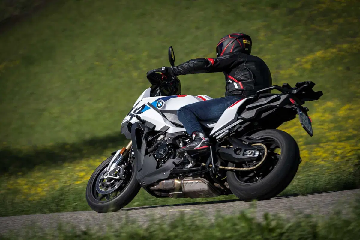 BMW S 1000 XR: Turismo Superbike! (3)