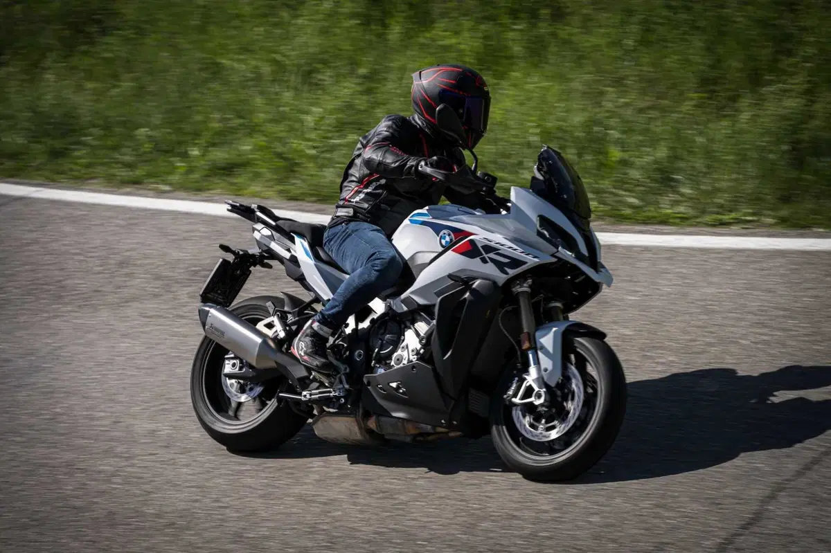 BMW S 1000 XR: Turismo Superbike!