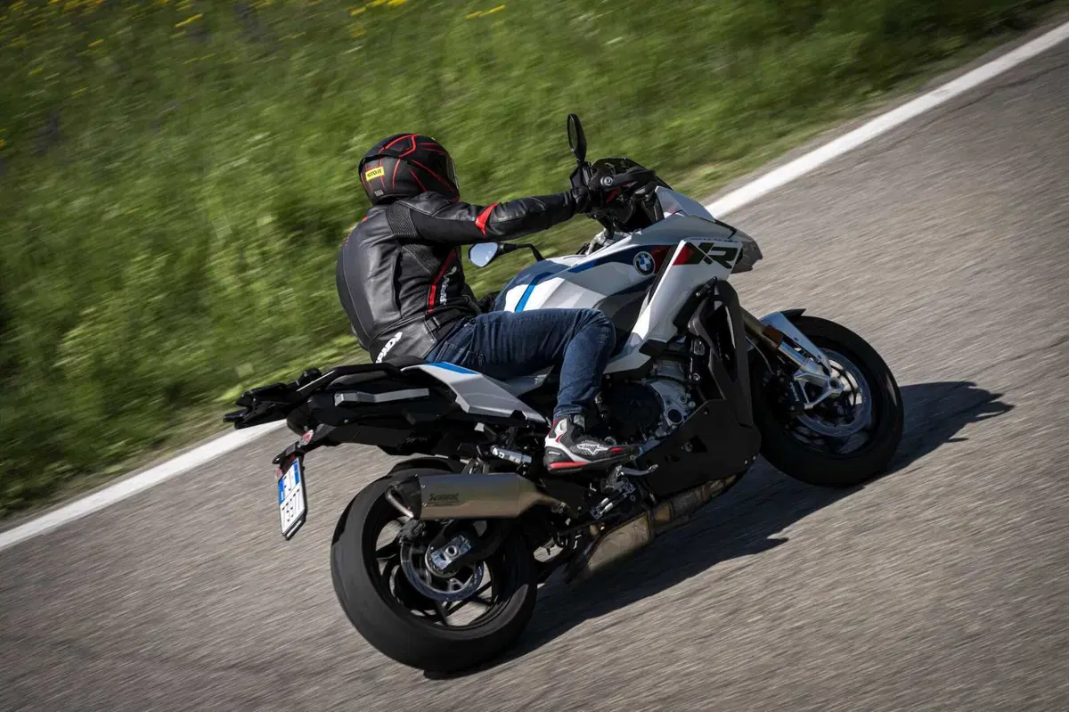 BMW S 1000 XR: Turismo Superbike! (2)