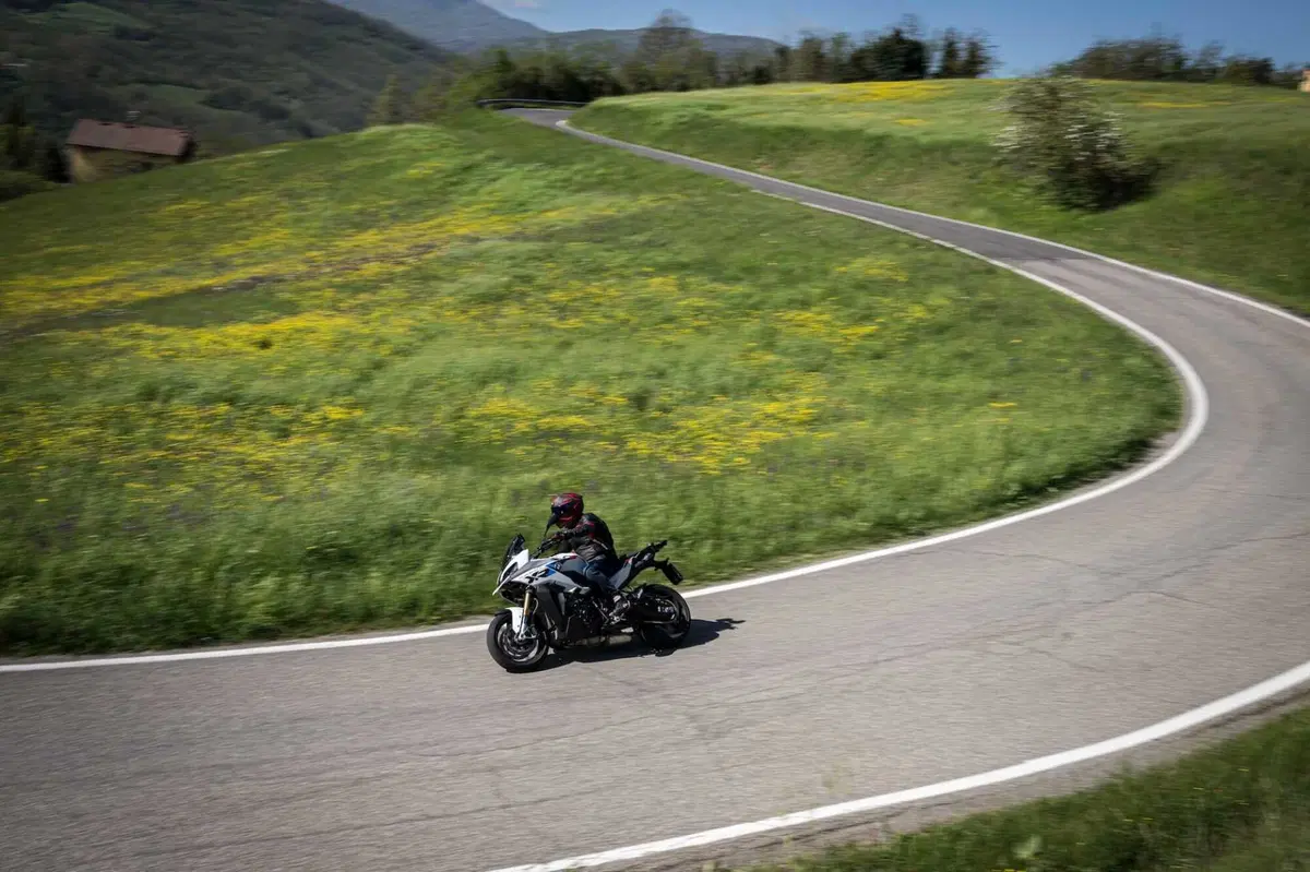 BMW S 1000 XR: Turismo Superbike! (3)