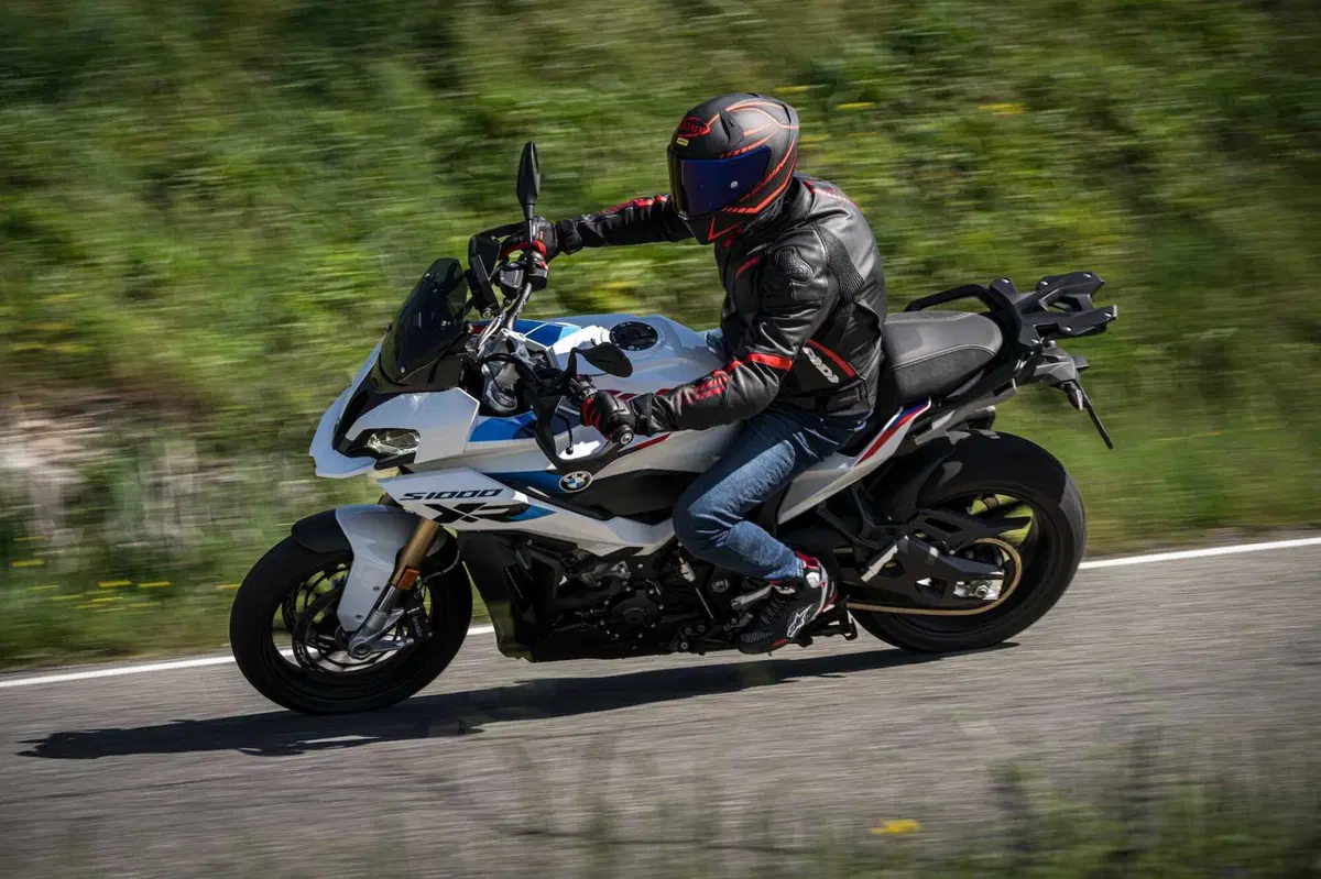 BMW S 1000 XR: Turismo Superbike! (4)