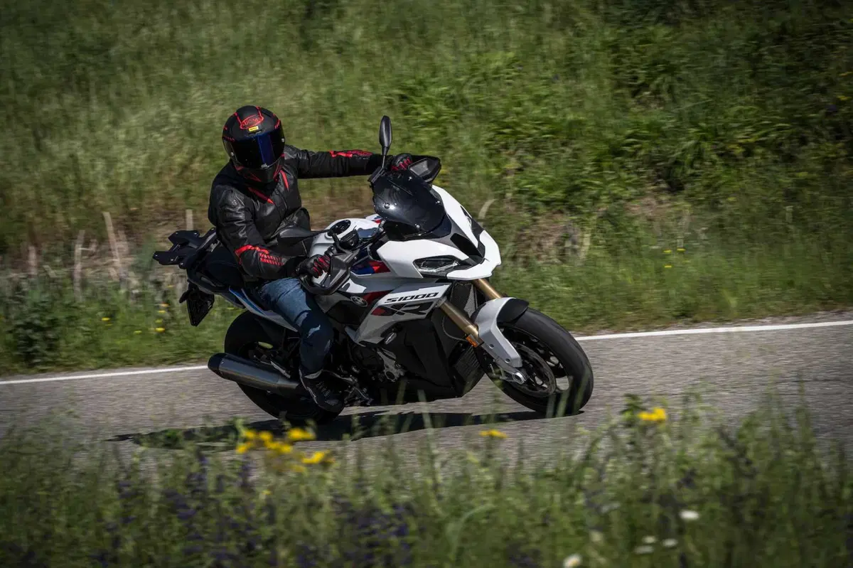 BMW S 1000 XR: Turismo Superbike! (6)