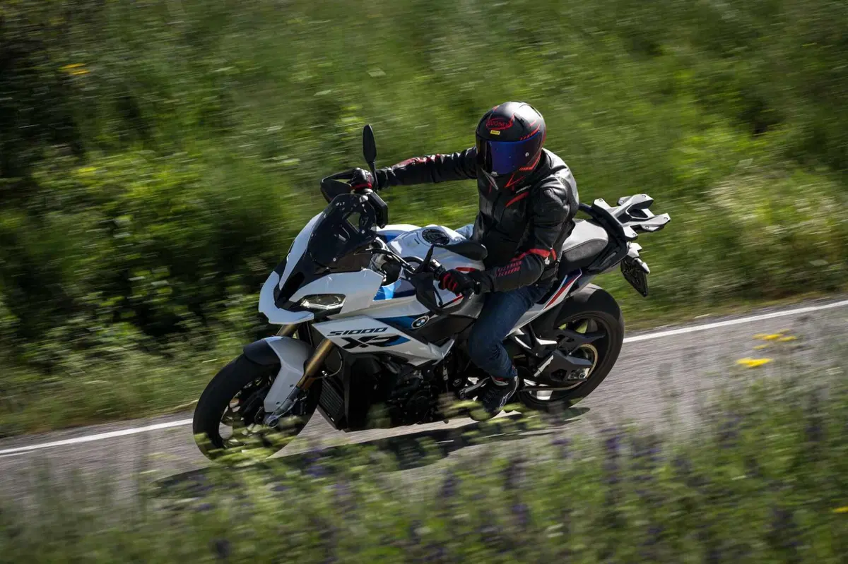 BMW S 1000 XR: Turismo Superbike! (5)
