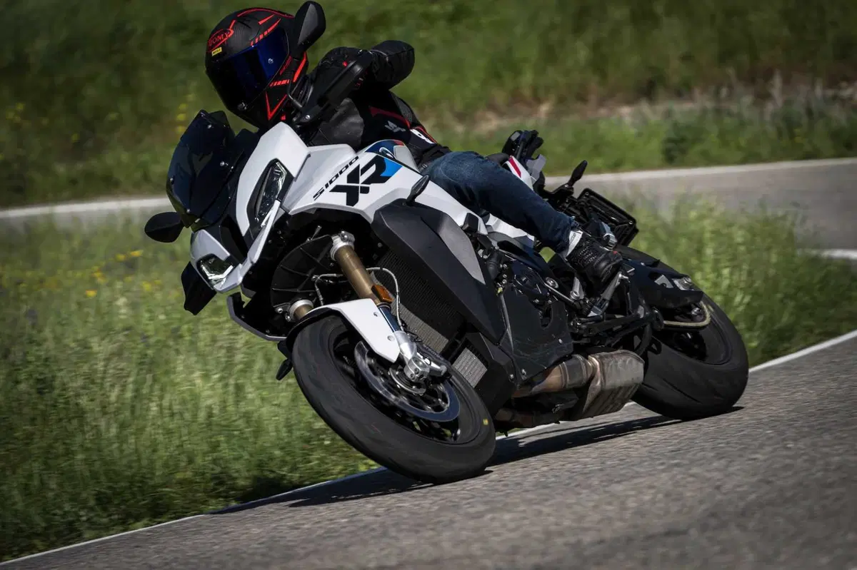 BMW S 1000 XR: Turismo Superbike! (8)