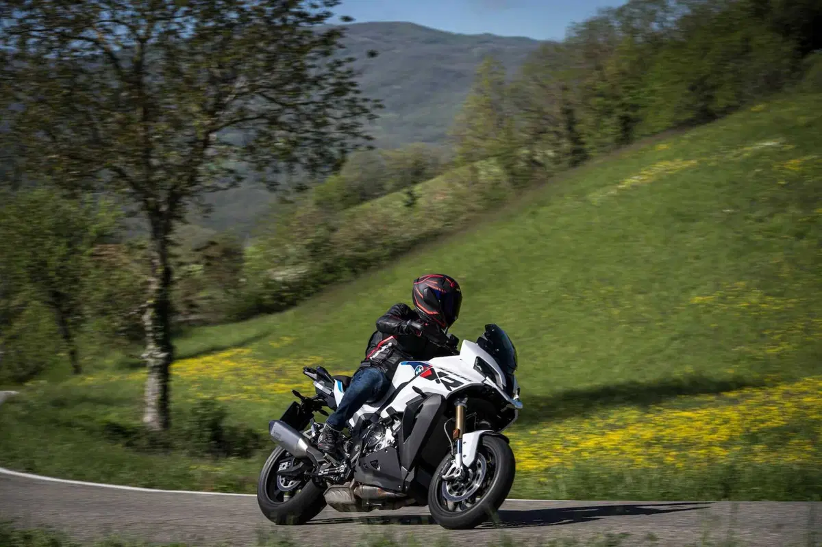 BMW S 1000 XR: Turismo Superbike! (9)