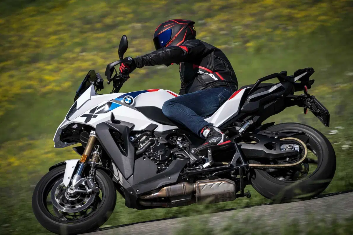 BMW S 1000 XR: Turismo Superbike! (10)