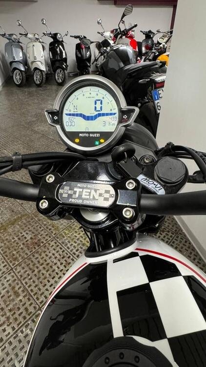 Moto Guzzi V7 Stone Ten (2024) (4)