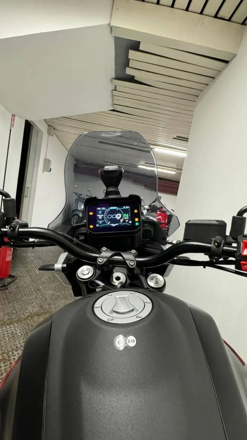 Moto Guzzi V85 Strada (2024 - 26) (6)