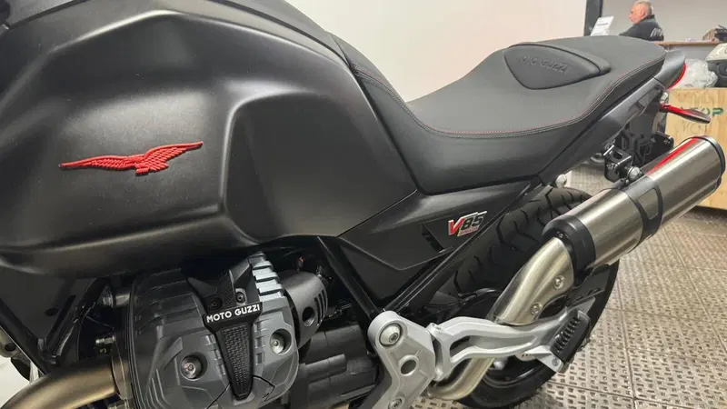 Moto Guzzi V85 Strada (2024 - 26) (7)