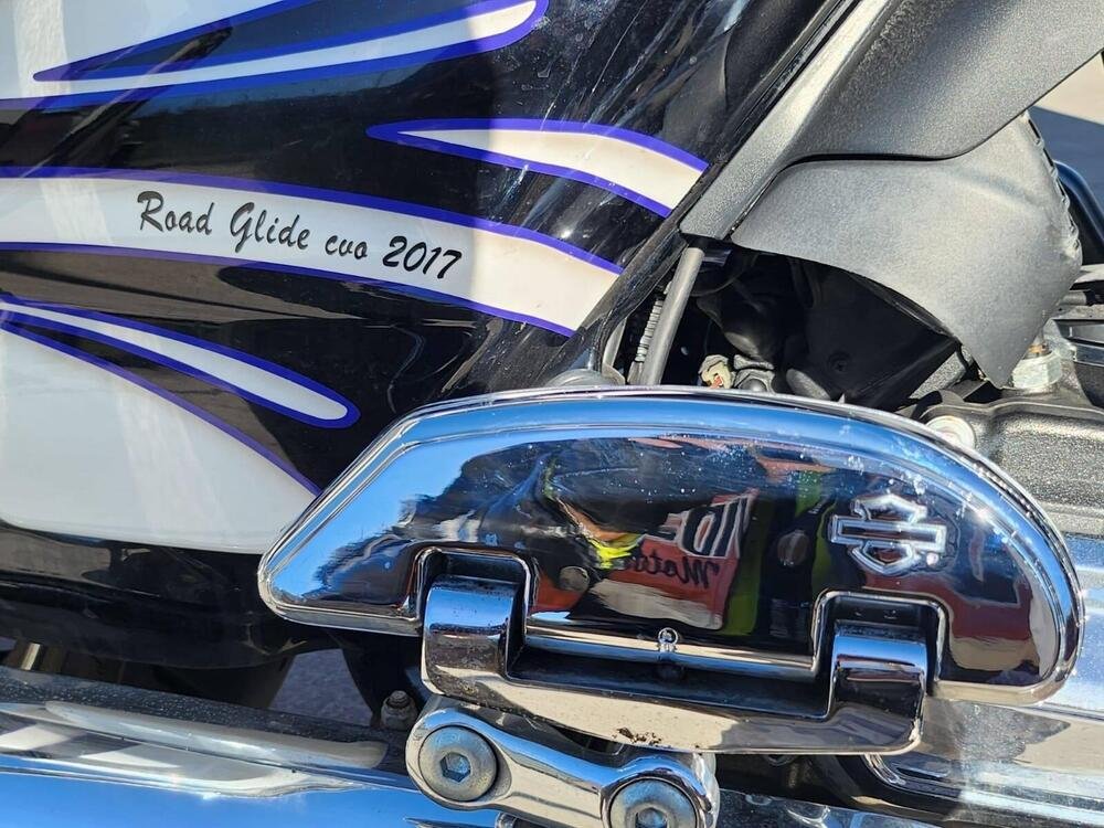 Harley-Davidson 1800 Road Glide Ultra (2014 - 16) - FLTRUSE (3)