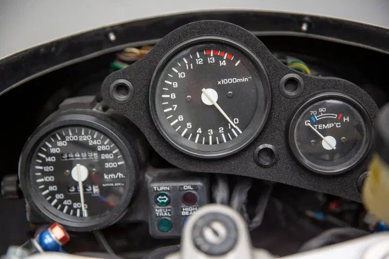 Honda VFR 750 R RC30 (19)