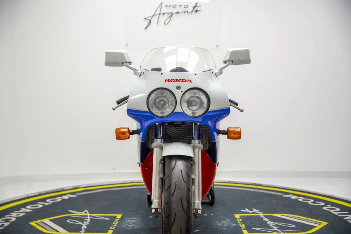 Honda VFR 750 R RC30 (9)