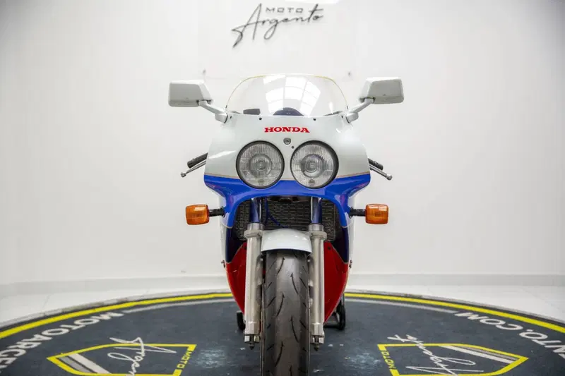 Honda VFR 750 R RC30 (9)
